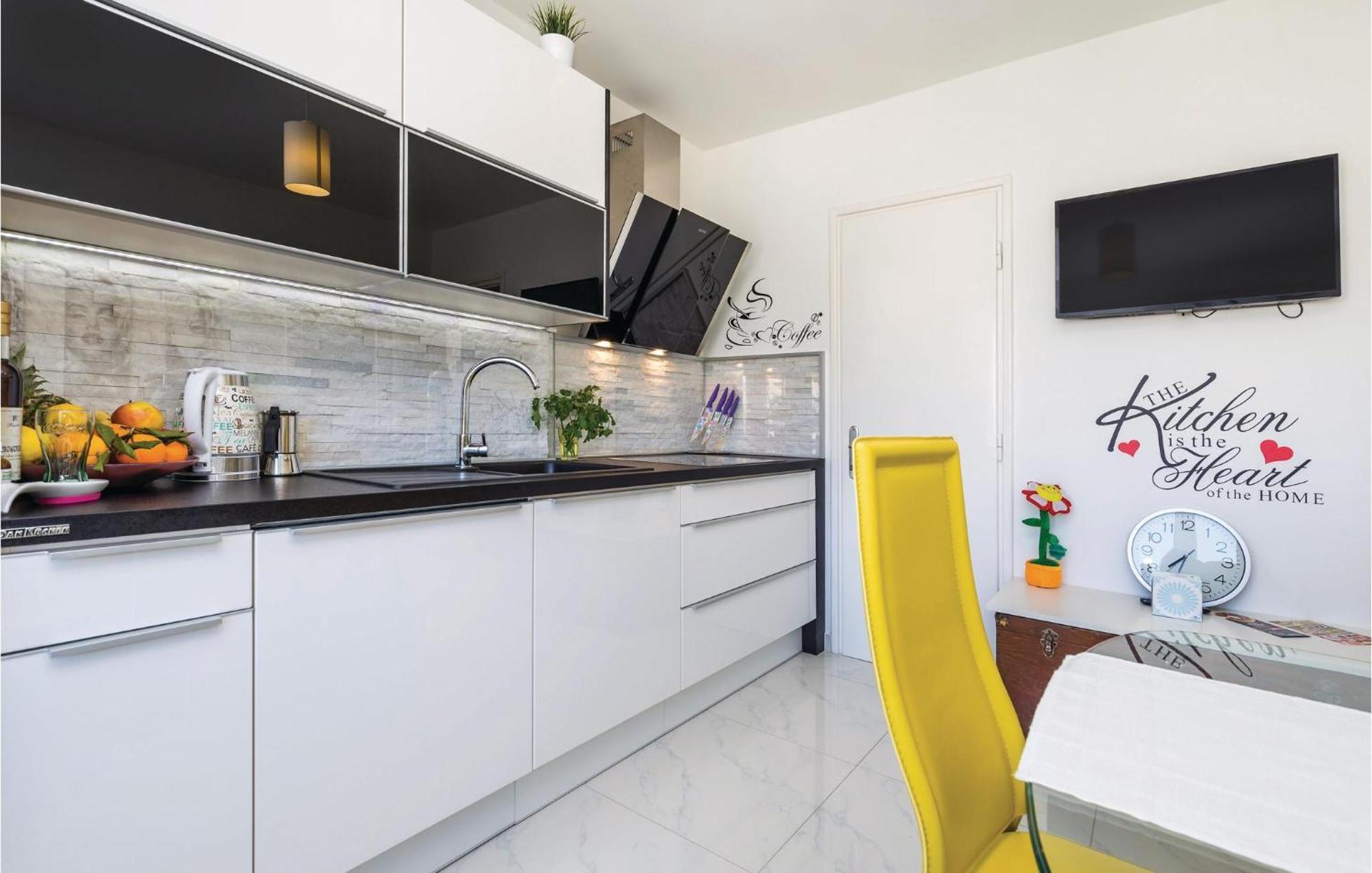 Gorgeous Apartment In Rijeka With Wifi Luaran gambar